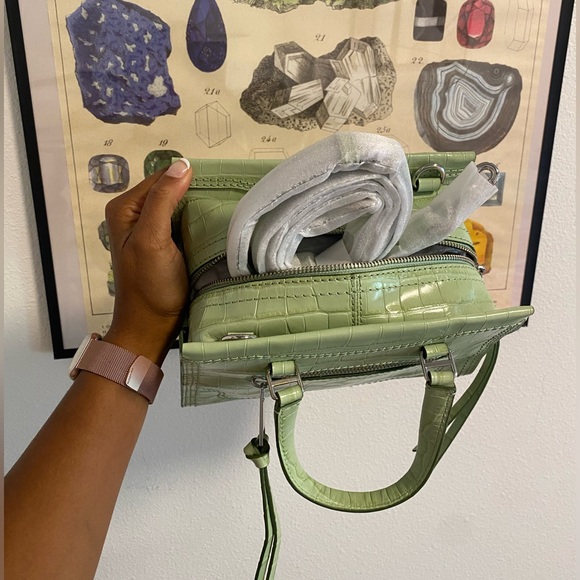 NEW: Marc Jacobs Pear-colored Croc Design Bag in Boxy Silhouette - Picture 6 of 7